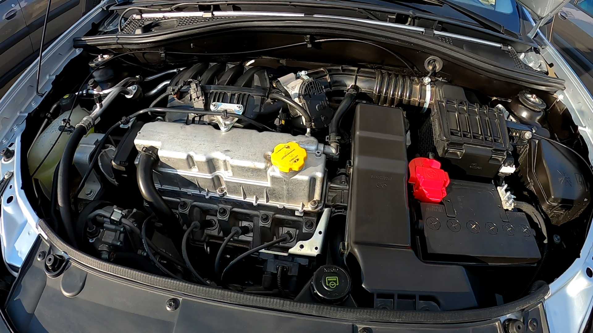 Двигатель автомобиля ларгус
