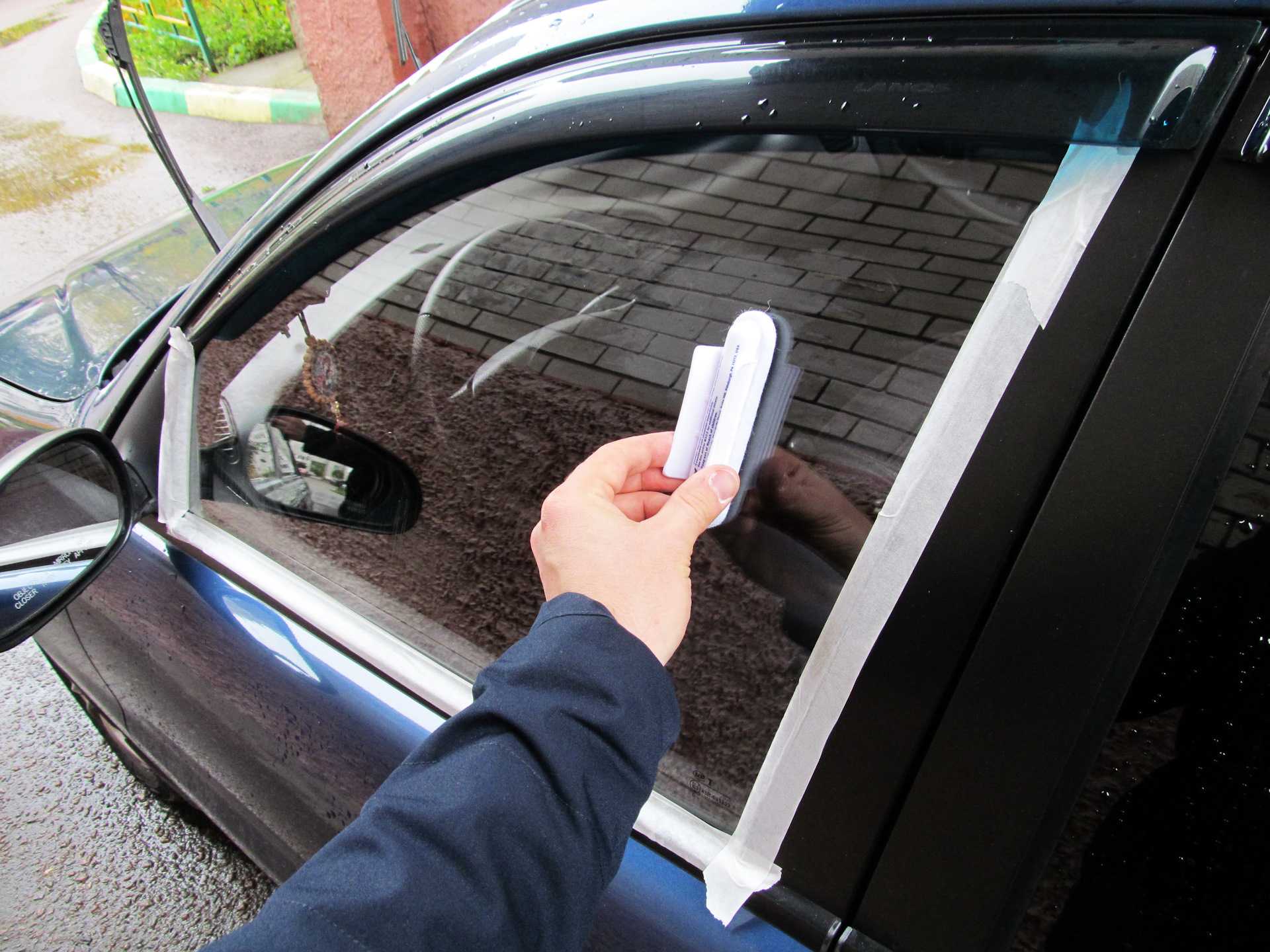 Антидождь для стекла автомобиля: эффективность и особенности