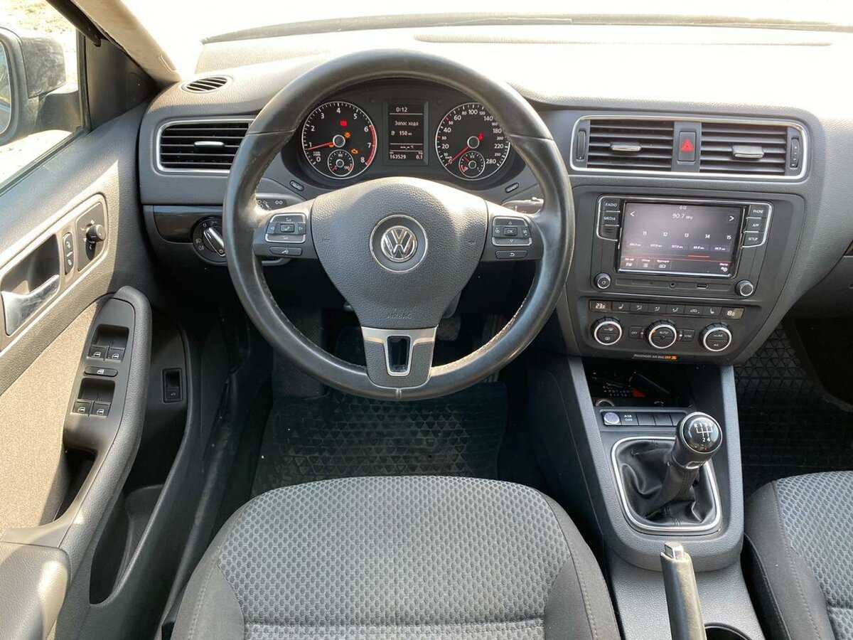 Volkswagen jetta автомат. VW Jetta 2012 1.6. Фольксваген Джетта 1.6 механика. VW Jetta 2012 Interior. Фольксваген Джетта 6 2012.