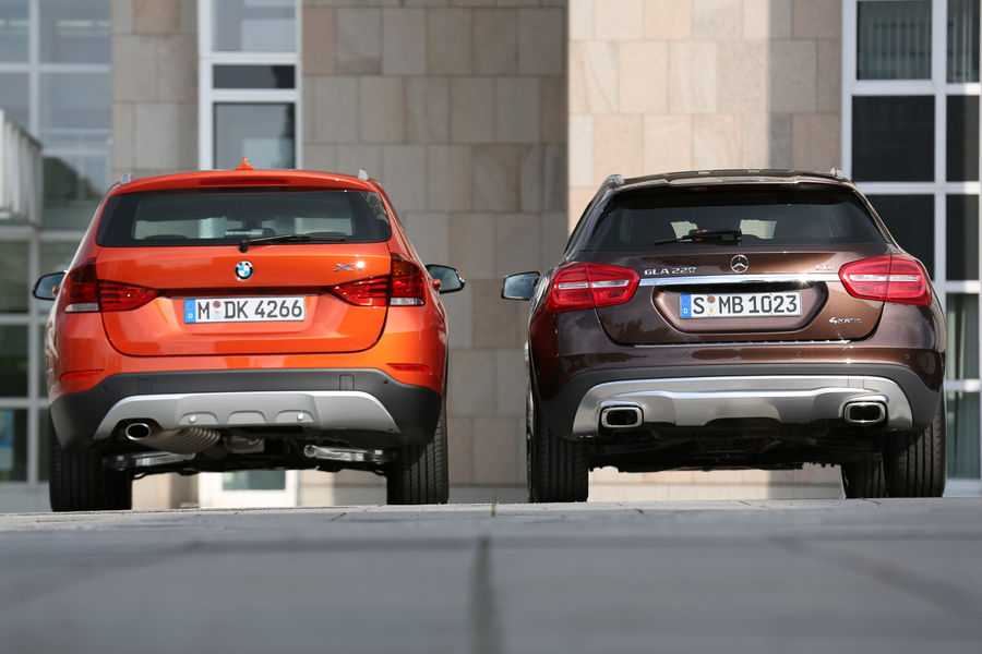 Сравнение бмв х3. BMW x1 и Mercedes GLA. BMW x3 Audi q3. BMW x1 и x3.